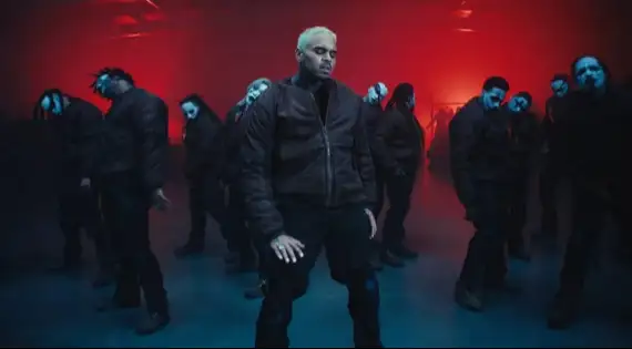 Veja o novo clipe, "For The Moment", com a letra e a tradução!