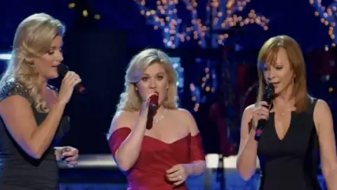 Kelly Clarkson divulga vídeo de "Silent Night"