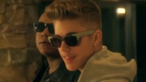 "Wake Up In It": Justin Bieber participa do novo clipe do rapper Mally Mall