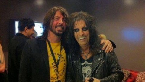 Disco de covers de Alice Cooper terá participações de Dave Grohl, Paul McCartney e mais