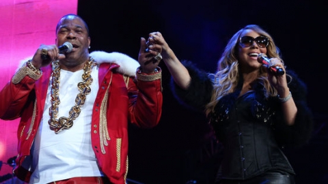 Mariah Carey e Busta Rhymes apresentam o sucesso "I Know What You Want" em evento
