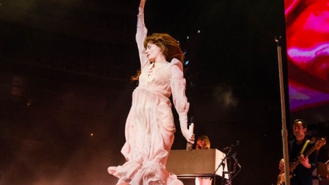Florence + the Machine faz primeira performance ao vivo de "Jenny Of Oldstones". Veja!
