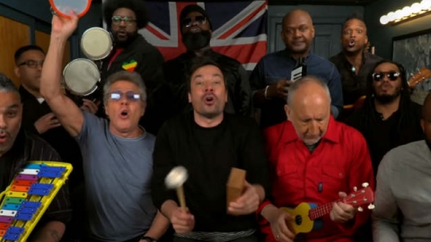 The Who canta "Won't Get Fooled Again" com instrumentos de brinquedo na televisão. Veja!