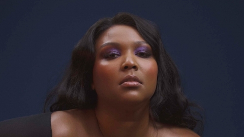 Azealia Banks ataca Lizzo por single número 1: "É um tédio deixarem essa gorda chegar tão longe"