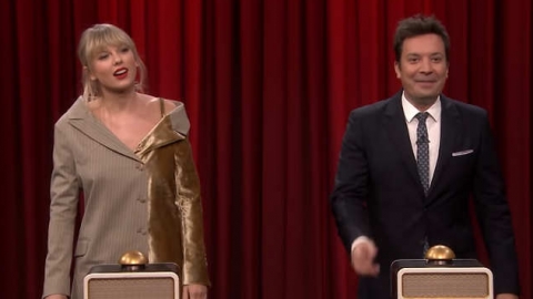 Taylor Swift participa de brincadeira do "Qual é a Música" no programa de Jimmy Fallon. Veja!