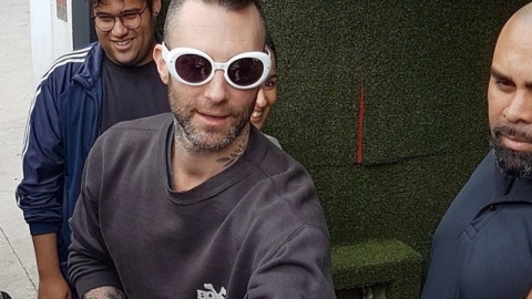 Adam Levine, do Maroon 5, atendendo fãs no Brasil e muito mais nas imagens da semana