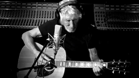 Roger Waters canta "Two Suns in the Sunset", canção pouco lembrada do Pink Floyd. Veja!