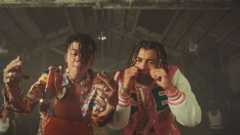 "Mood" de 24KGoldn fica no topo da parada de singles do Reino Unido pela quarta semana