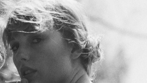 "folklore" de Taylor Swift volta ao topo da parada e ultrapassa o milhão de cópias vendidas nos EUA