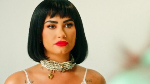 Demi Lovato traz mais pop punk em seu novo single, "SUBSTANCE". Ouça com a letra