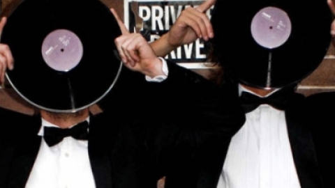 Yolanda Be Cool, dupla de "We No Speak Americano", lança nova faixa