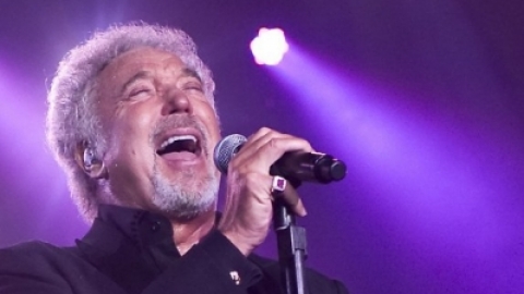 Tom Jones supera Jessie J em buscas por ingressos na internet