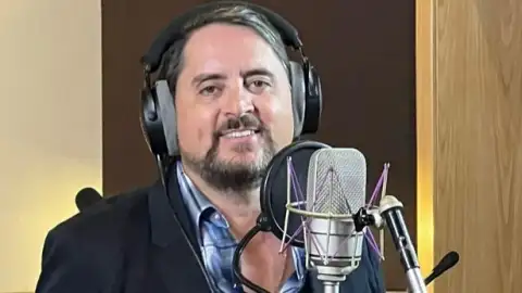 Cantor Mauri, irmão de Chitãozinho e Xororó, morre em acidente de carro em SP