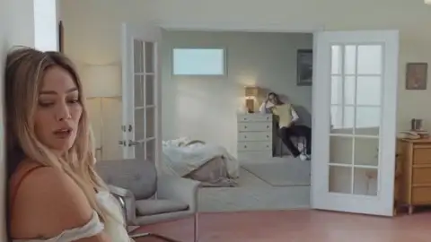 Hilary Duff lança o novo single, "Roommates". Ouça com letra e tradução!