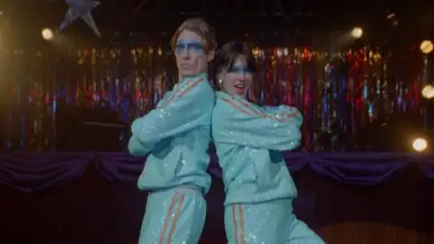 Taylor Swift lança o clipe de "Opalite". Veja com a letra e a tradução!