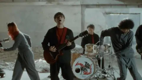 ASIAN KUNG-FU GENERATION lança "Skins", abertura do anime "Dr. STONE". Ouça com letra e tradução!