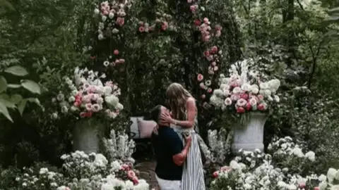 Buquê de Taylor Swift foi pego por irmã de jogador do time de Travis Kelce. Veja fotos das flores!