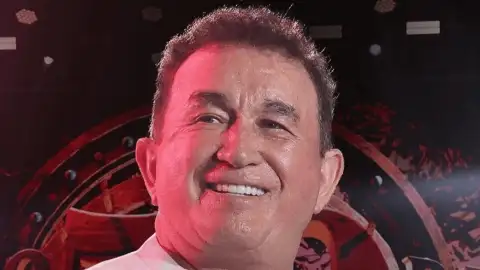 Caminhão de Amado Batista perde o controle e invade casas em Goiânia