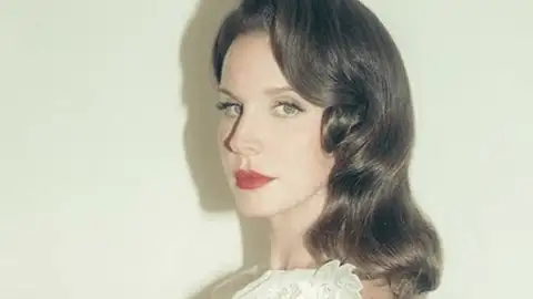 Lana Del Rey anuncia que "Stove" está pronto e revela que lançará um segundo álbum junto