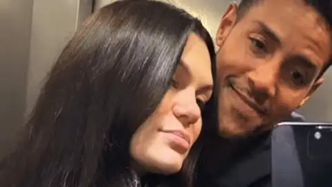 Jessie J anuncia fim de namoro, mas avisa: "vão nos ver juntos"