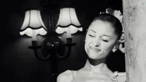 Ariana Grande faz performance da inédita "petal". Confira a letra e a tradução!