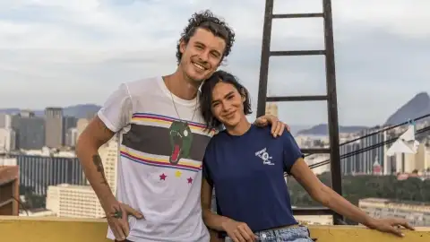 Fim da temporada brasileira? Bruna Marquezine e Shawn Mendes são flagrados em aeroporto de Guarulhos