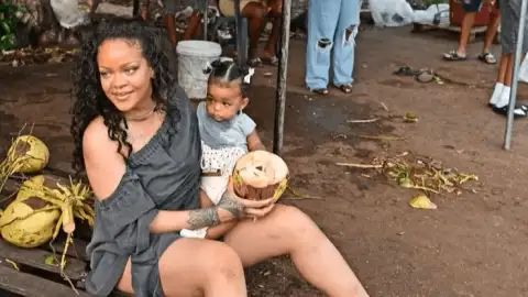 Rihanna troca o luxo por micro-ônibus e água de coco com os filhos em Barbados