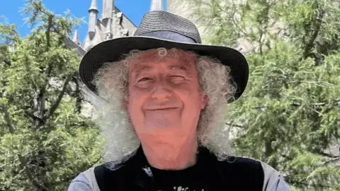 Brian May encerra as turnês do Queen e revela a perda que o tirou da estrada