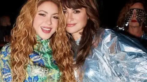 Penélope Cruz 'vira loba' no palco de Shakira em Madri. Veja o momento!