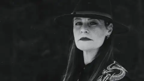 Floor Jansen deixa o Nightwish após 14 anos à frente dos vocais